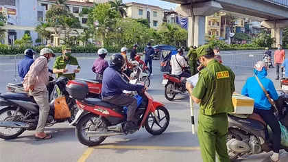 Hà Nội triển khai 6 tổ liên ngành kiểm soát chặt người ra đường