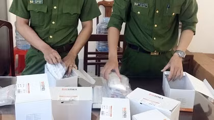Thu giữ hàng trăm bộ kit test nhanh COVID-19 không rõ nguồn gốc