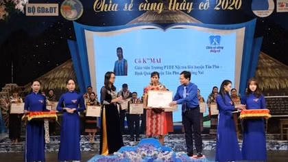 Tuyên dương thầy, cô giáo có nhiều sáng kiến giảng dạy trong bối cảnh dịch bệnh COVID-19