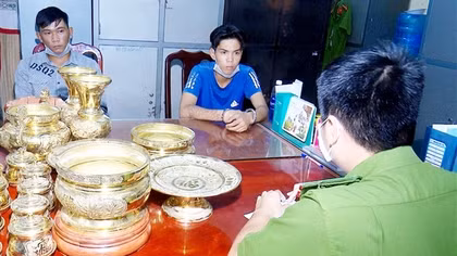 Đột nhập nhà thờ họ trộm đồ thờ bằng đồng