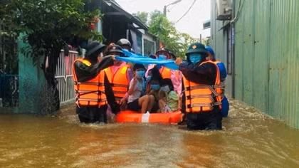 Mưa to kéo dài ở miền Trung, nhiều nơi ngập sâu