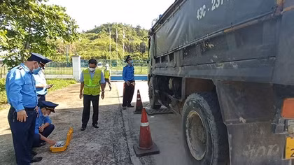 Xe quá tải lại “lộng hành” dịp cuối năm