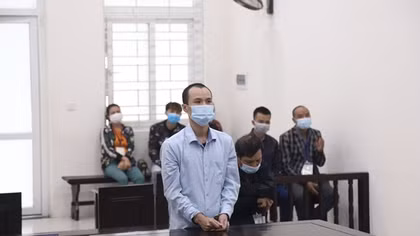 Hai cha con vào tù vì hành xử côn đồ