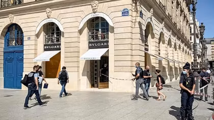 Băng cướp mặc vest xịn "khoắng" trang sức trị giá 10 triệu euro giữa Paris