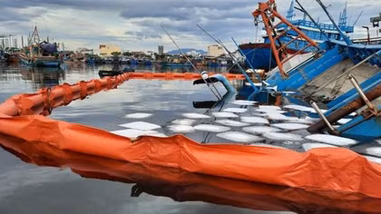 Bảo vệ tàu cá neo đậu tại cảng cá Thọ Quang trong thời gian phong tỏa chống dịch