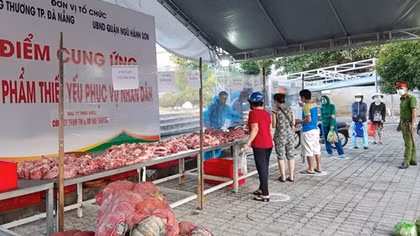 Công an Đà Nẵng cung ứng gần 400 tấn hàng hóa, tặng 2.000 phần quà cho các hộ khó khăn