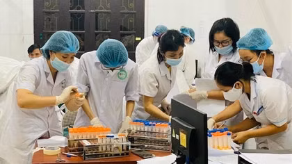 Cả nước có thêm 9.882 người nhiễm COVID-19, hơn 5.000 F0 khỏi bệnh