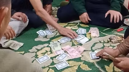 Nhóm “quý bà” đánh bạc giữa mùa dịch