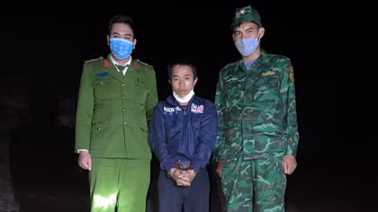 Lợi dụng đêm tối, vận chuyển pháo nổ ở khu vực biên giới