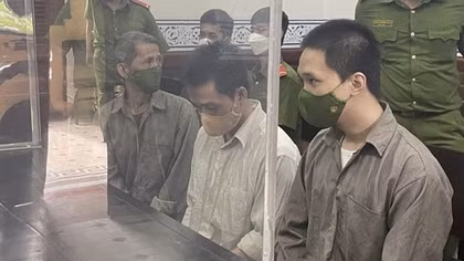 "Ship ma túy" hộ con trai, kẻ lĩnh án tử, người 15 năm tù