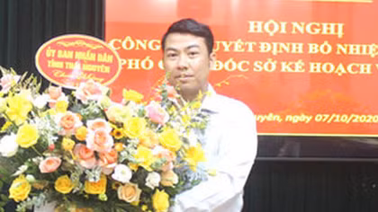Cách chức Phó Giám đốc Sở sàm sỡ nữ nhân viên tại phòng làm việc