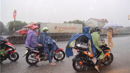 Đảm bảo an toàn cho dòng người hồi hương trong cơn bão số 7