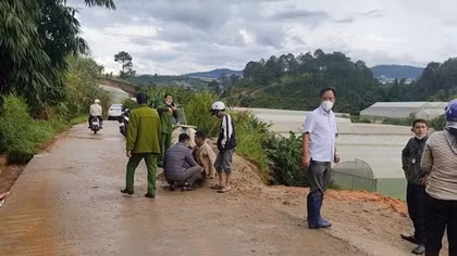 Sập taluy đè 2 người chết, 2 người bị thương nặng