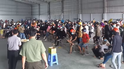 Hơn 1.000 người tự ý điều khiển xe máy về quê bị kẹt tại Long An