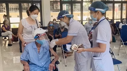 Nóng chuyện tiêm vaccine ở Thủ đô