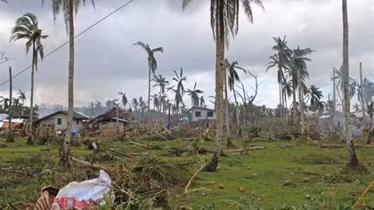Siêu bão tàn phá Philippines, số người chết tăng lên hơn 200