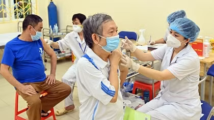 Đề nghị các tỉnh không để xảy ra quá hạn vaccine phòng COVID-19