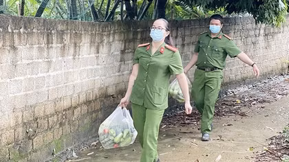 “Mẹ ơi, bao giờ mẹ về?”