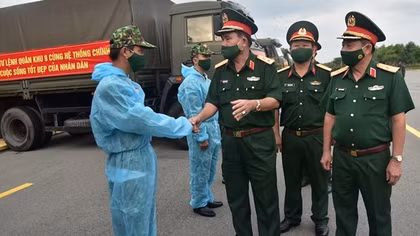 Quân khu 9 vận chuyển 50 tấn nông sản, thực phẩm tặng nhân dân TP Hồ Chí Minh