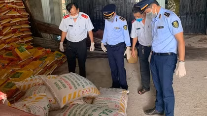 Liên tiếp phát hiện cơ sở kinh doanh phân bón kém chất lượng