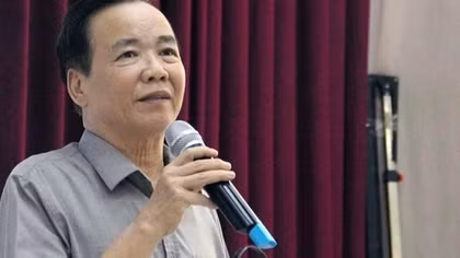 “Hội đã tan rồi, chia tay bên dòng sông”