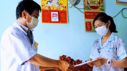 “Đồng tâm hiệp lực” đẩy lùi COVID-19