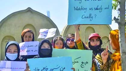 Người phát ngôn Taliban: "Phụ nữ Afghanistan chỉ nên sinh con"