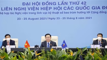 Ký Thông cáo chung và bế mạc Đại hội đồng AIPA-42