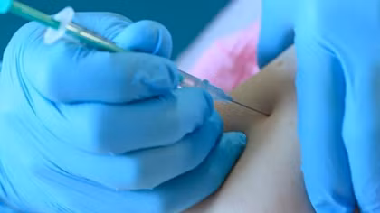 Châu Âu “phân cực” vì mũi tiêm vaccine tăng cường
