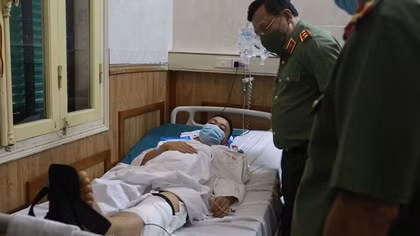 Giám đốc Công an Hà Nội thăm, động viên cán bộ bị thương khi làm nhiệm vụ