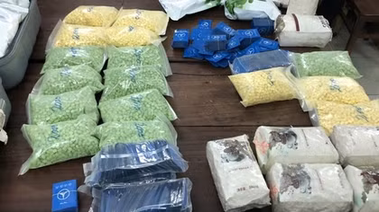 Phát hiện 1.000 gói ma túy bao bì in hình biểu tượng xe ô tô Mercedes