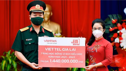 Viettel trao hơn 40 tỷ đồng tới các em học sinh có hoàn cảnh khó khăn