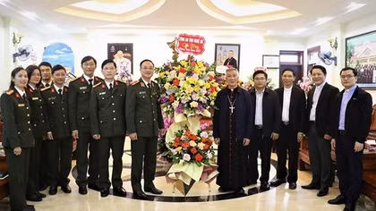 Công an tỉnh Nghệ An chúc mừng lễ Giáng sinh 2021 tại Tòa Giám mục Giáo phận Vinh