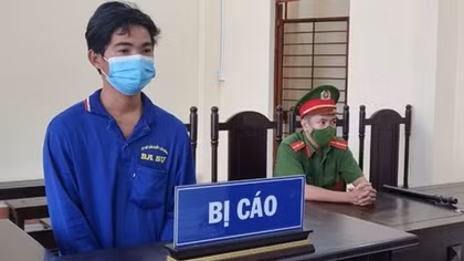 Lĩnh 12 tháng tù vì hành hung gây thương tích cho cán bộ Công an