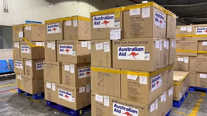 Australia giao thêm 800.000 liều vaccine cho Việt Nam
