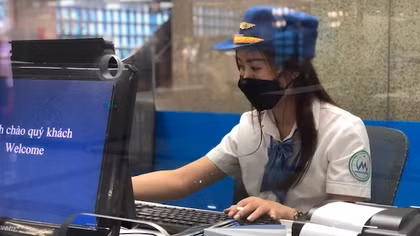 Khách đi tàu Cát Linh - Hà Đông giảm hơn 17.500 lượt trong ngày thứ hai bán vé thương mại