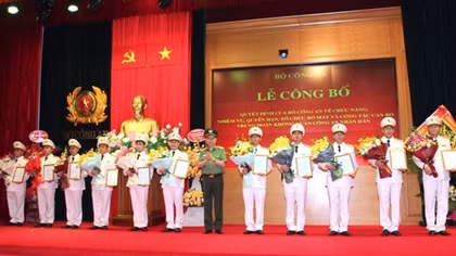 Ra mắt Trung đoàn Không quân CAND