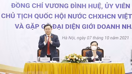 Người dân, doanh nghiệp là trung tâm trong mọi quyết sách