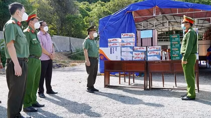 Giám đốc Công an tỉnh Kiên Giang kiểm tra công tác tại các chốt phòng, chống dịch trên địa bàn biên giới