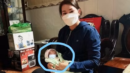 Bé sơ sinh còn nguyên dây rốn được phát hiện trong thùng rác