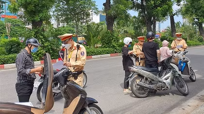 Hà Nội triển khai các biện pháp quản lý công dân từ vùng dịch về địa phương
