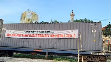 105 tấn nông sản theo tàu đêm vào Nam hỗ trợ người dân vùng dịch