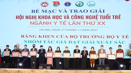 Nhiều tập thể, cá nhân có thành tích xuất sắc trong nghiên cứu khoa học, ứng dụng cứu chữa người bệnh