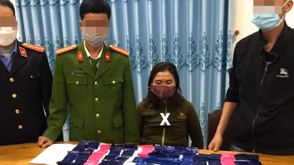 Nối gót chồng, "nữ quái" xộ khám vì buôn ma túy