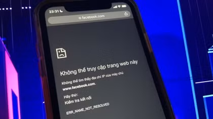 Thấy gì qua sự cố facebook