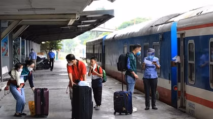 Hoạt động vận tải liên tỉnh chính thức trở lại: Nhiều rào cản phía trước