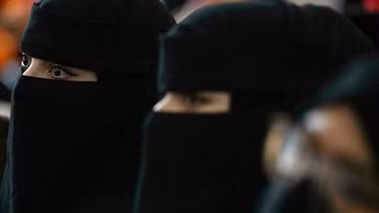 Taliban yêu cầu nữ sinh viên đại học mặc trang phục truyền thống