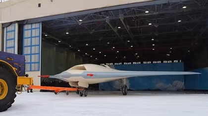 Lộ diện nguyên mẫu đầu tiên siêu UAV tấn công Okhotnik của Nga