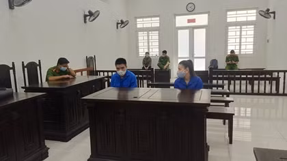 Nữ chủ quán Spa và con nuôi vào tù vì buôn ma tuý