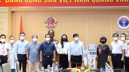 Bộ Y tế tiếp nhận 34 máy thở để phục vụ hồi sức tích cực bệnh nhân COVID-19 nặng